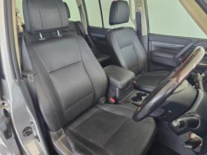 Mitsubishi Pajero 5-door 3.2DI-D GLS - Image 8