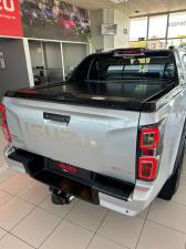 Isuzu D-Max 3.0TD double cab V-Cross - Image 10