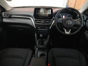 Toyota Urban Cruiser 1.5 XR manual - Image 6