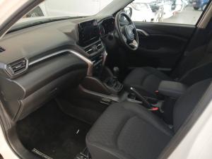 Toyota Urban Cruiser 1.5 XR manual - Image 7