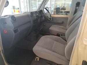 Toyota Land Cruiser 79 4.5D-4D V8 single cab LX - Image 19