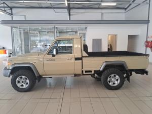 Toyota Land Cruiser 79 4.5D-4D V8 single cab LX - Image 22