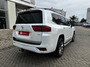 Toyota Land Cruiser 300 3.3D ZX - Image 2