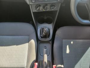 Volkswagen Polo Vivo hatch 1.4 Comfortline - Image 12