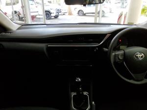 Toyota Corolla Quest 1.8 Plus manual - Image 10