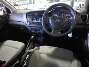 Hyundai i20 1.4 Motion automatic - Image 10