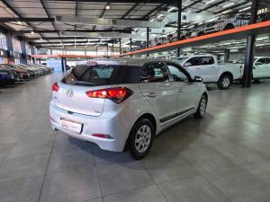 Hyundai i20 1.4 Motion automatic - Image 6