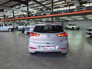Hyundai i20 1.4 Motion automatic - Image 7