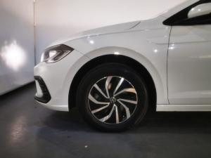 Volkswagen Polo hatch 1.0TSI Life auto - Image 6