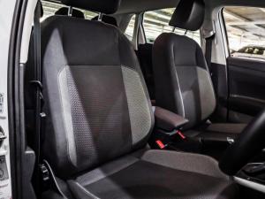 Volkswagen Polo hatch 1.0TSI Life auto - Image 6