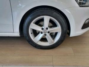 Volkswagen Polo Vivo hatch 1.6 Highline - Image 9