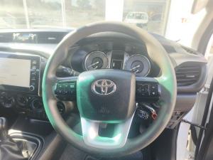 Toyota Hilux 2.4GD-6 double cab 4x4 Raider manual - Image 8