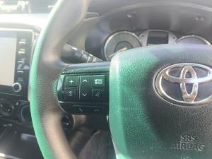 Toyota Hilux 2.4GD-6 double cab 4x4 Raider manual - Image 9