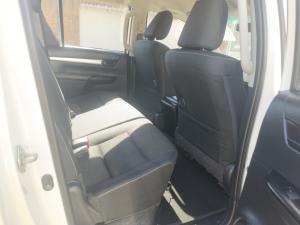 Toyota Hilux 2.4GD-6 double cab 4x4 Raider manual - Image 18
