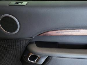 Land Rover Discovery HSE Td6 - Image 15