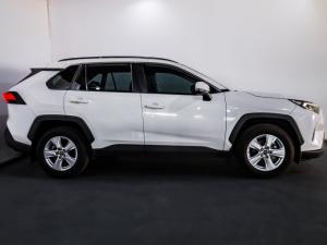 Toyota RAV4 2.0 GX auto - Image 2