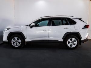Toyota RAV4 2.0 GX auto - Image 9