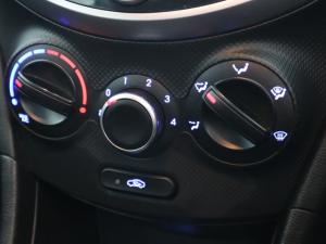 Hyundai Accent sedan 1.6 Fluid auto - Image 14