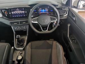 Volkswagen Polo hatch 1.0TSI Life manual - Image 10