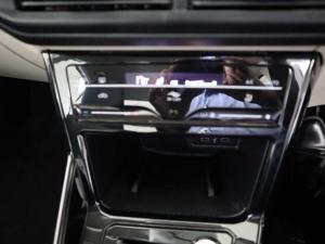 Volkswagen Polo sedan 1.6 Life manual - Image 14