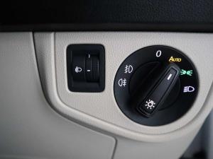 Volkswagen Polo sedan 1.6 Life manual - Image 18