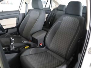 Volkswagen Polo sedan 1.6 Life manual - Image 21
