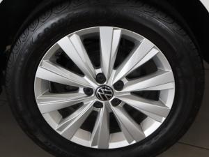 Volkswagen Polo sedan 1.6 Life manual - Image 25
