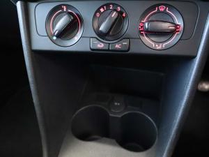 Volkswagen Polo Vivo hatch 1.4 Trendline - Image 15