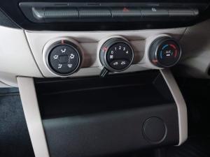 Renault Triber 1.0 Life - Image 17