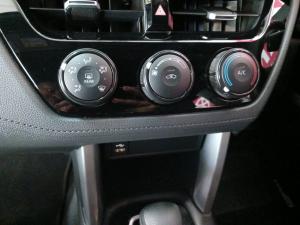 Toyota Corolla Cross 1.8 Xi - Image 17