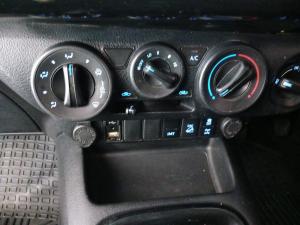 Toyota Hilux 2.8GD-6 Xtra cab 4x4 Legend manual - Image 17