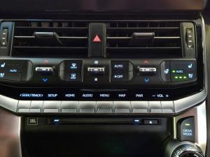 Toyota Land Cruiser 300 3.3D ZX - Image 17