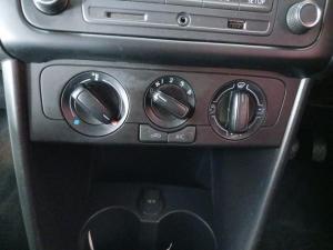 Volkswagen Polo sedan 1.6 Trendline - Image 12