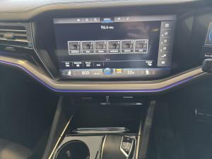 Volkswagen Touareg V6 TDI Executive R-Line - Image 13
