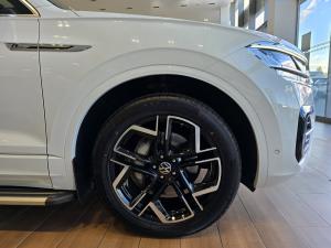 Volkswagen Touareg V6 TDI Executive R-Line - Image 2