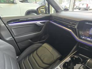 Volkswagen Touareg V6 TDI Executive R-Line - Image 12