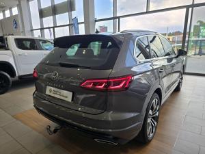 Volkswagen Touareg V6 TDI Executive R-Line - Image 2