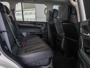 Lexus LX 450d - Image 14