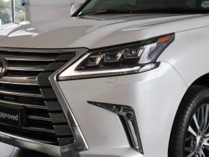 Lexus LX 450d - Image 8