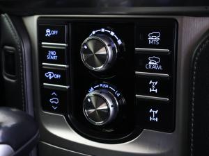 Toyota Land Cruiser Prado 3.0DT VX-L - Image 20