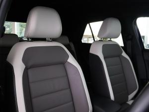 Volkswagen T-Roc 2.0TSI 140kW 4Motion R-Line - Image 12