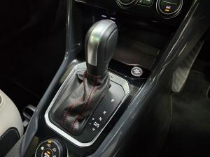 Volkswagen T-Roc 2.0TSI 140kW 4Motion R-Line - Image 8