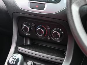 Ford Figo sedan 1.5 Trend - Image 11