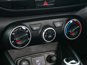 Hyundai Venue 1.0T Fluid auto - Image 18