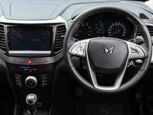 Mahindra XUV300 1.2T W6 - Image 8