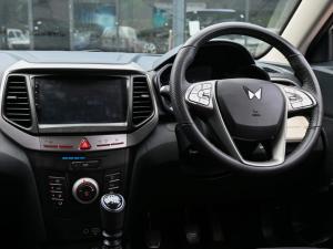 Mahindra XUV300 1.2T W6 - Image 9