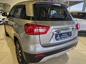 Toyota Urban Cruiser 1.5 XR manual - Image 6