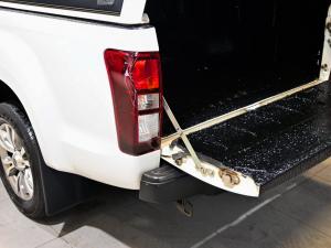 Isuzu KB 250D-Teq double cab Hi-Rider - Image 11