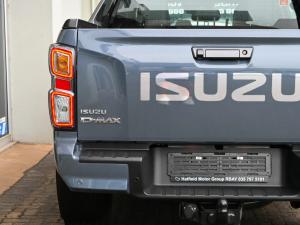 Isuzu D-Max 3.0TD double cab V-Cross - Image 18