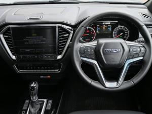 Isuzu D-Max 3.0TD double cab V-Cross - Image 5